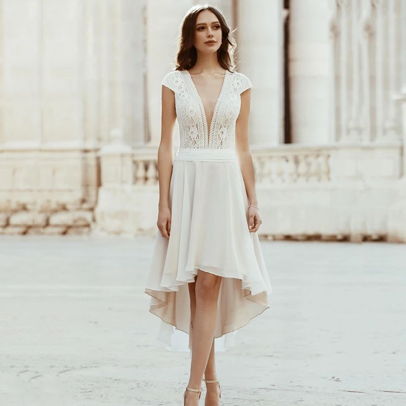 האחרון מקסים שנהב שמלות חתונה תחרה קצרה שמלות חתונה גבוהות נמוכות שמלות כלה מחשוף V שרוולים קצרים 2021 למכירה